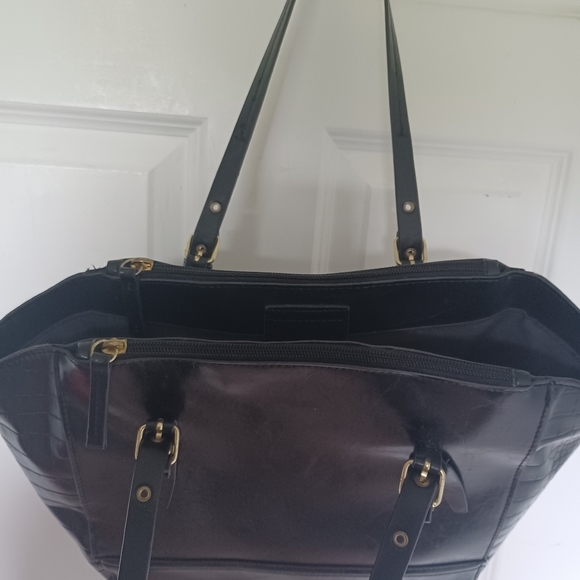 Black Croc Embossed Shoulder Tote Bag - Picture 4 of 12